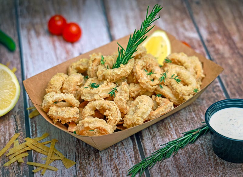 crispy fried calamari with lemon aioli